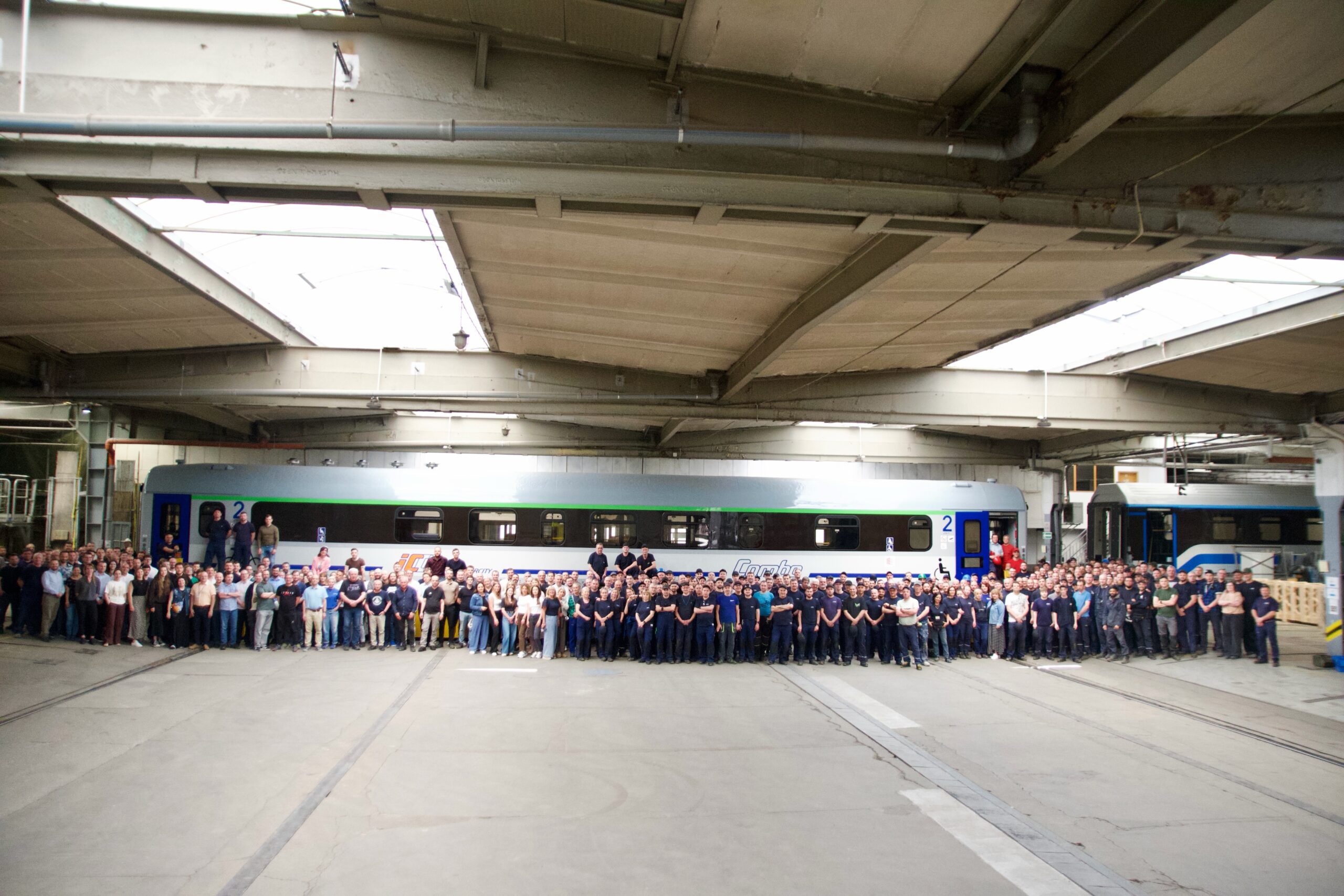 FPS zakończyła realizację kontraktu na 50 wagonów Combo dla PKP Intercity